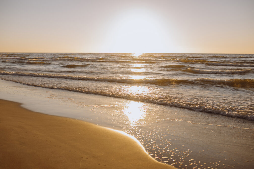 Wypożyczalnia rowerów Ulinia, plaża nad morzem Bałtyckim w Ulinii.
